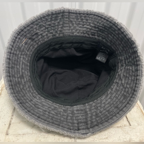 David and Young embroidered butterfly bucket hat with & vintage rhinestone pin - Picture 14 of 15